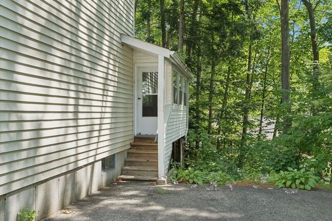 Building Photo - 5 Woodvale Ct