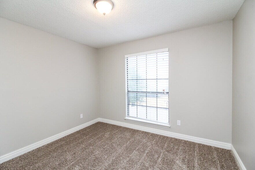 Building Photo - 802 Wyndham Pl