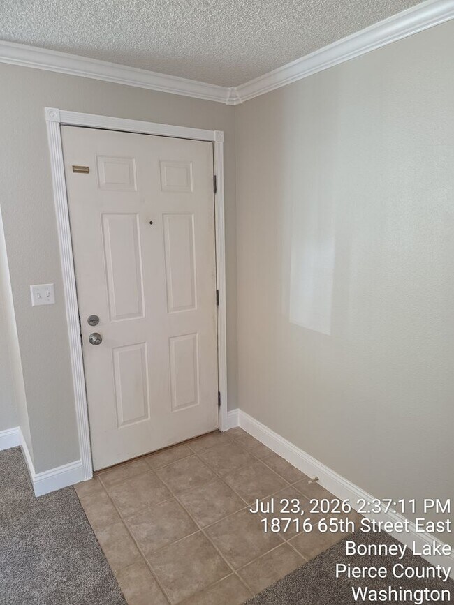 Building Photo - Bonney Lake - Lake Jane HOA - 3 bedroom 2 bathroom rambler home for rent -EV charger, Available NOW!