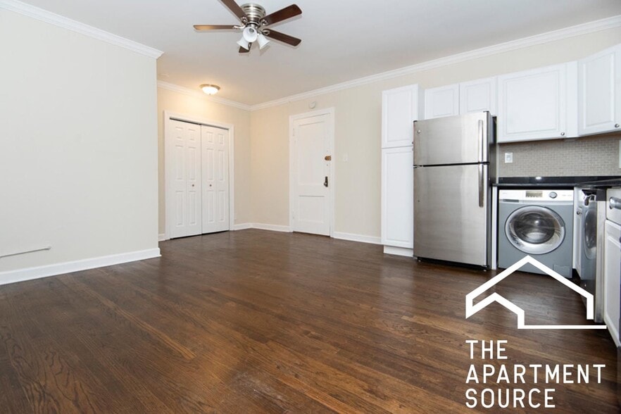 Building Photo - 3841 N Greenview Ave