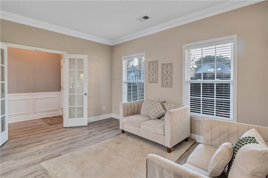 Building Photo - 1141 Carillon Dr SE