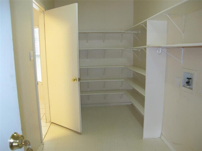 Building Photo - 2011 Jasper Ln