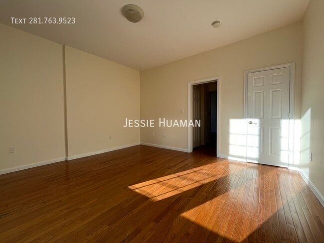 Building Photo - 53 W 72nd St