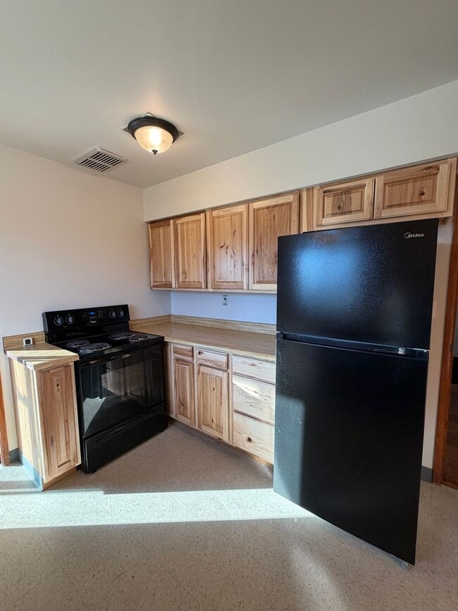 Building Photo - 3 Bedroom Home, Fully Updated