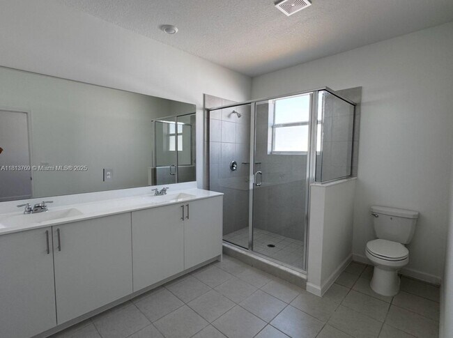 Building Photo - 136 SW 184th Way