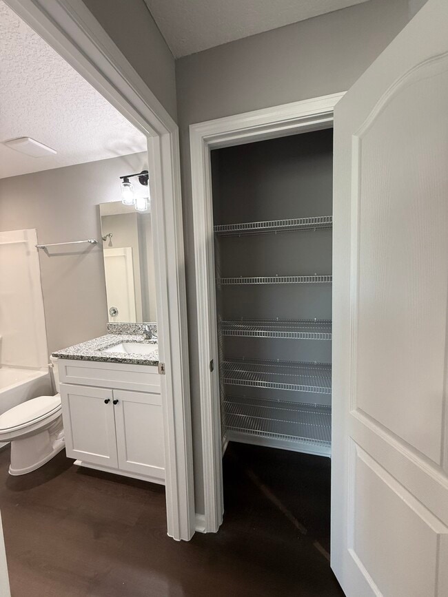 Building Photo - 117 Bass Ln