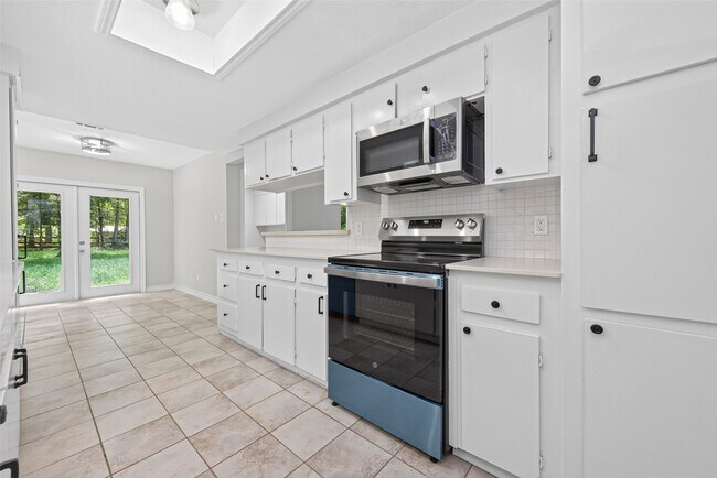 Building Photo - 18747 Woodridge Dr