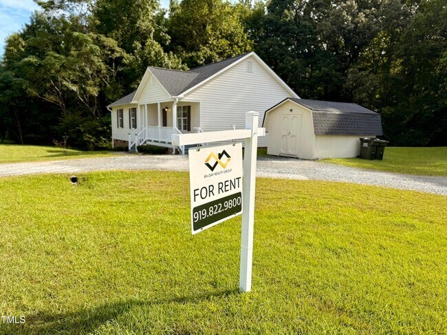 Building Photo - 1000 Meadowgreen Dr