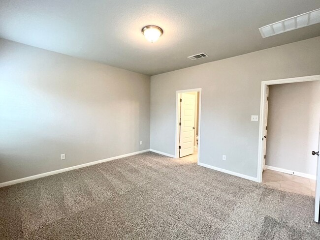 Building Photo - Home for lease