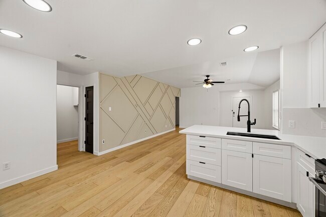 Building Photo - 13510 Gospel Way