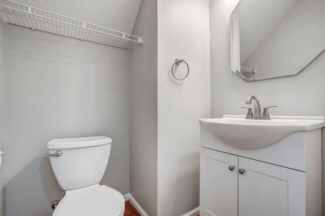 Building Photo - SINGLE FAMILY HOME- 3 Bedrooms 2.5 Baths