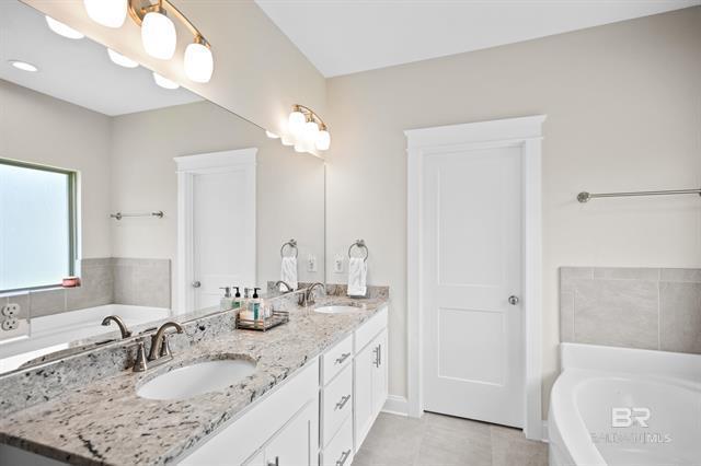 Building Photo - 176 Ornate Ave