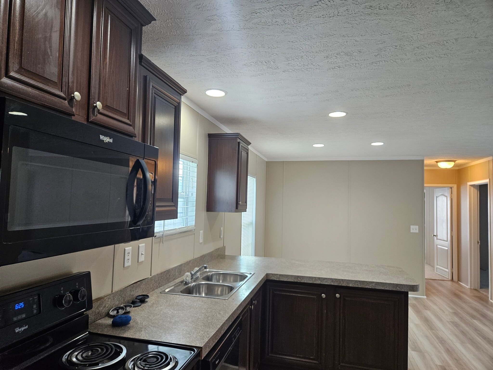 Building Photo - 60 Lynnwood Cir