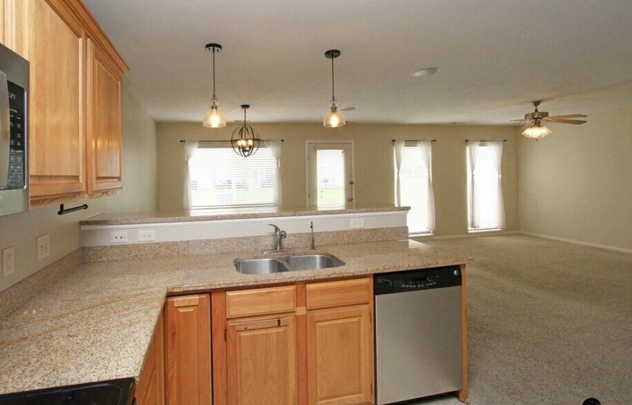 Building Photo - 6028 Glenbrook Ln