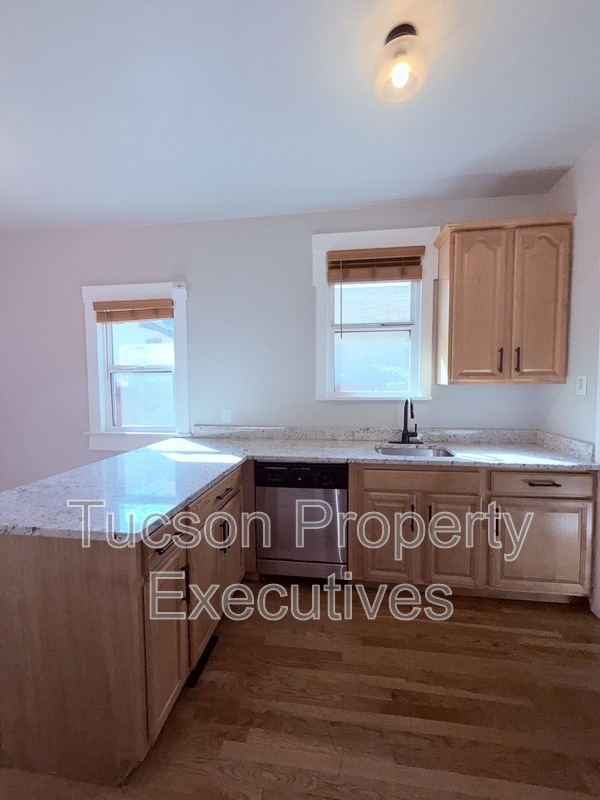 Building Photo - 1245 N 1st Ave