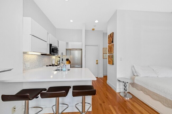 Building Photo - 235 Beacon St