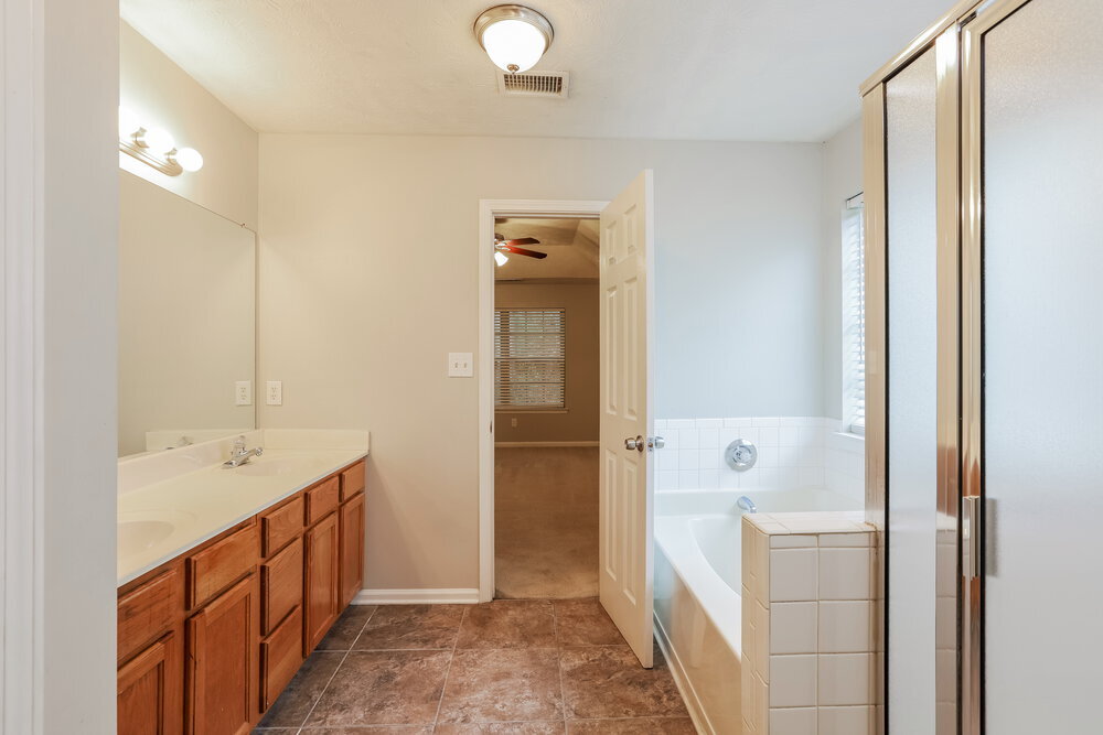 Building Photo - 909 Shadow Lake Dr