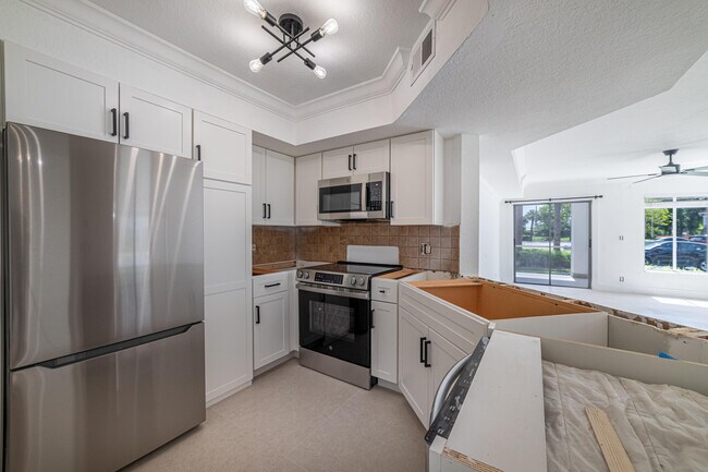Building Photo - 815 Boynton Beach Blvd
