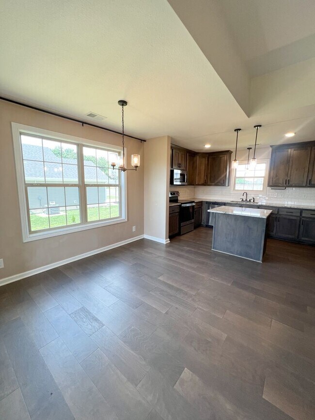 Building Photo - 702 Gleason Dr