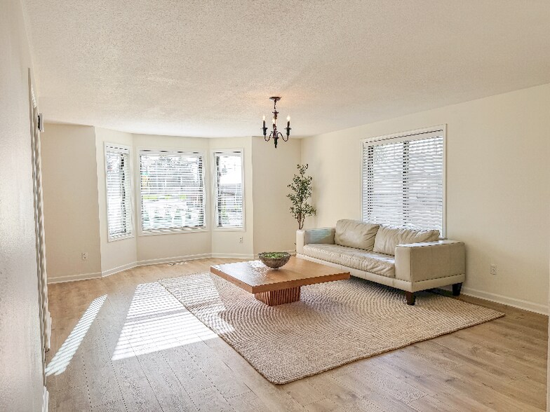 Building Photo - 12502 NE 19th St