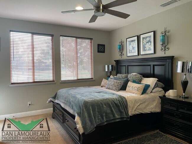 Building Photo - Executive Home in Gated Community Wildwings