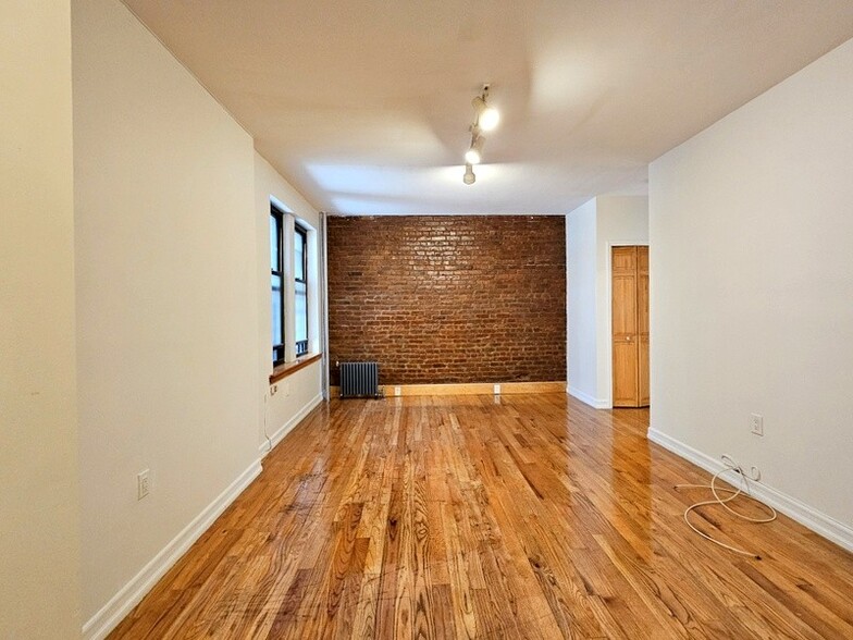 Primary Photo - 79 Haven Ave