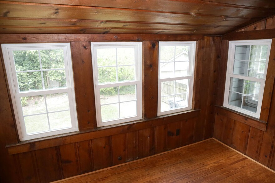 Building Photo - 603 Mayflower Dr