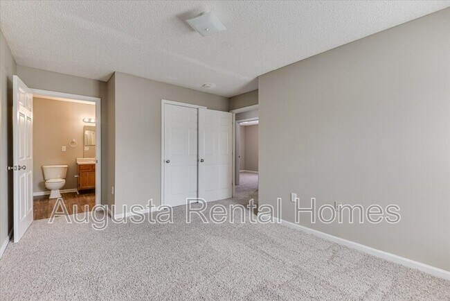 Building Photo - 320 Peachtree St