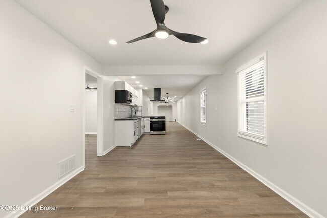 Building Photo - 702 Gheens Ave