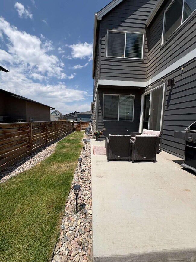 Building Photo - 3bd/2.5ba Paired Home in Trailside w/ side yard