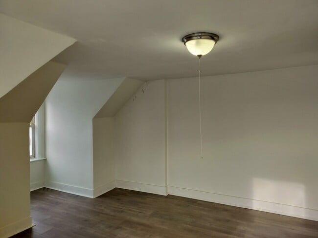 Building Photo - 32 Newell Ave