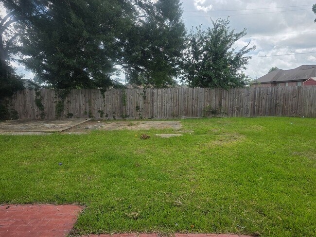 Building Photo - 3 Bed | 2.5 Bath Rental in North Lake Charles