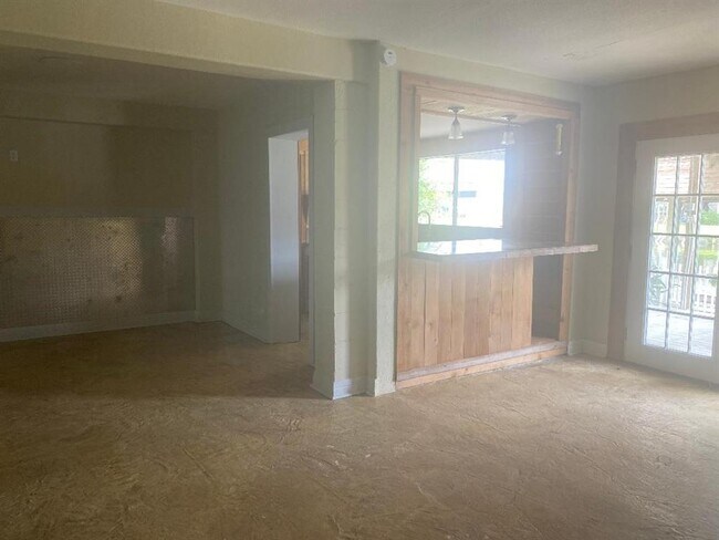 Building Photo - 638A Warsaw Dr