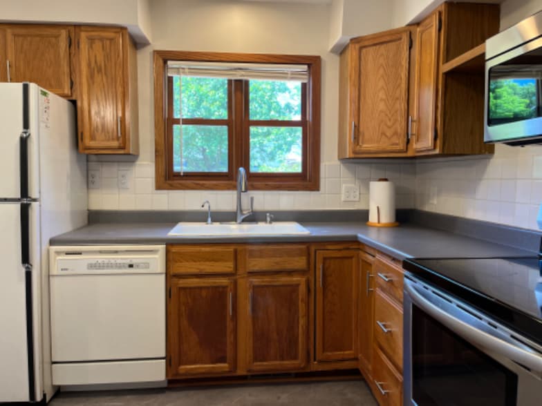 Building Photo - 4230 S 39th Ave