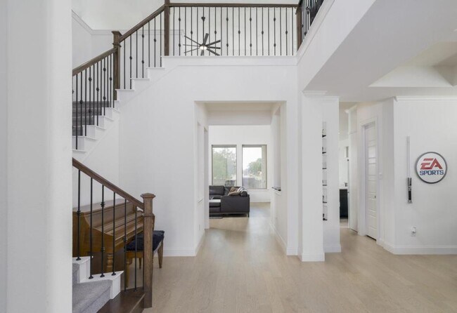 Building Photo - 2302 Royal Dove Ln