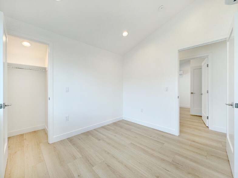 Building Photo - 4461 Farquhar Ave