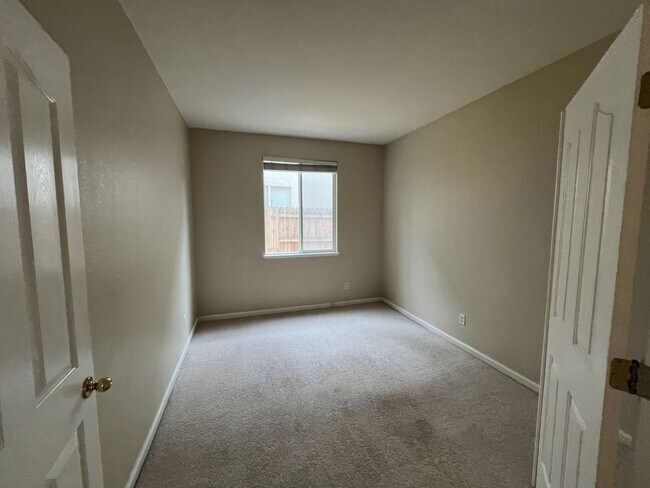 Building Photo - COMING SOON!!! 4 bedroom 3 bathroom home in Elk Grove!