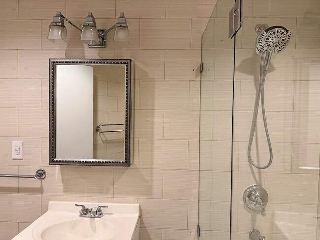 Building Photo - 2720 N Fillmore St