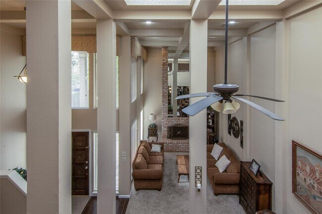 Building Photo - 9344 Briar Forest Dr