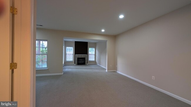 Building Photo - 42681 Rolling Rock Square