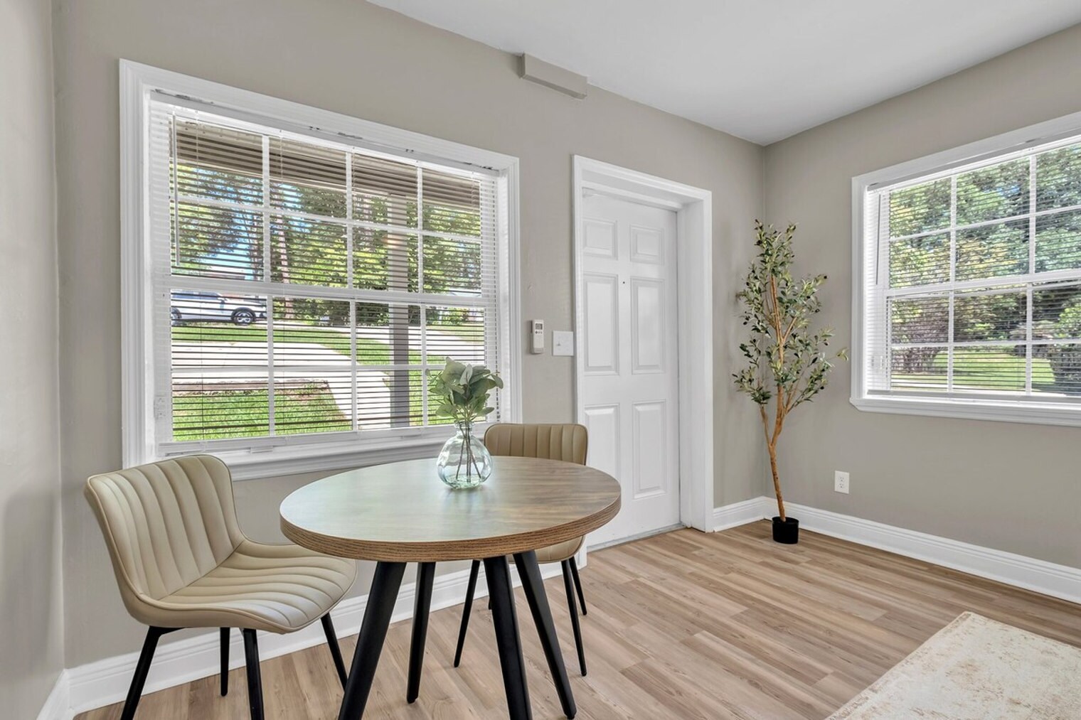 Building Photo - 1004 Buena Vista Dr