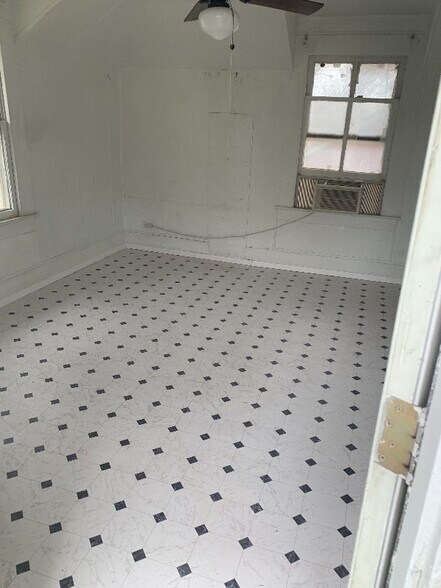 Building Photo - 618 N 16th St