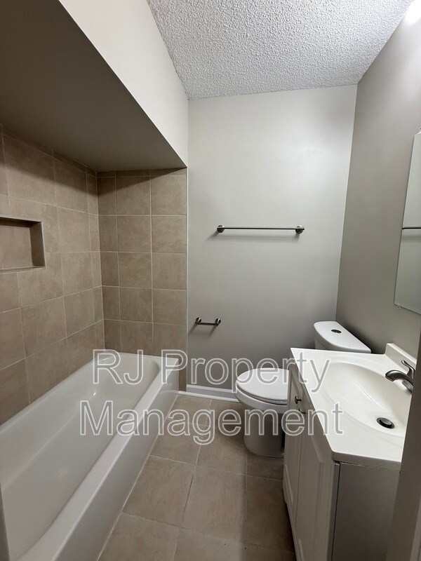 Building Photo - 3215 Barron Ave