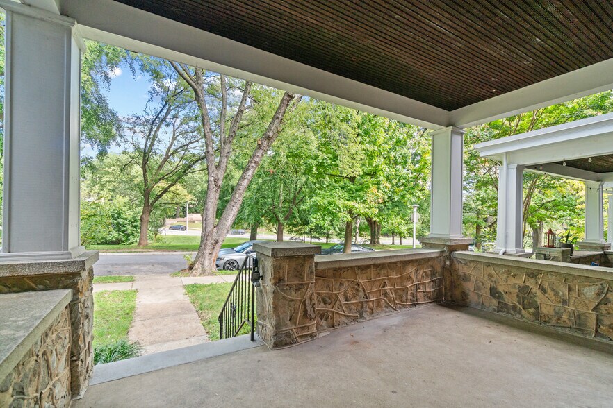 Building Photo - 2926 Wyman Pky