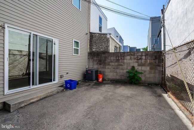 Building Photo - 2106 Manton St