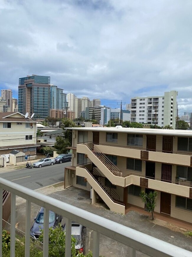 Building Photo - FULLY RENOVATED 1 BEDROOM 1 BATH, MUST SEE!!!