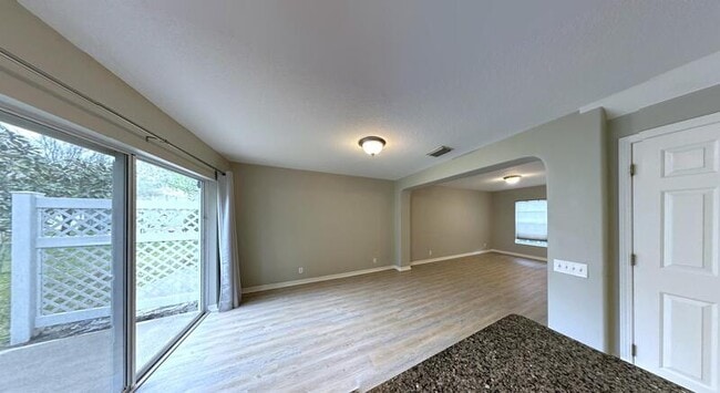 Building Photo - 8006 Thoroughbred Loop