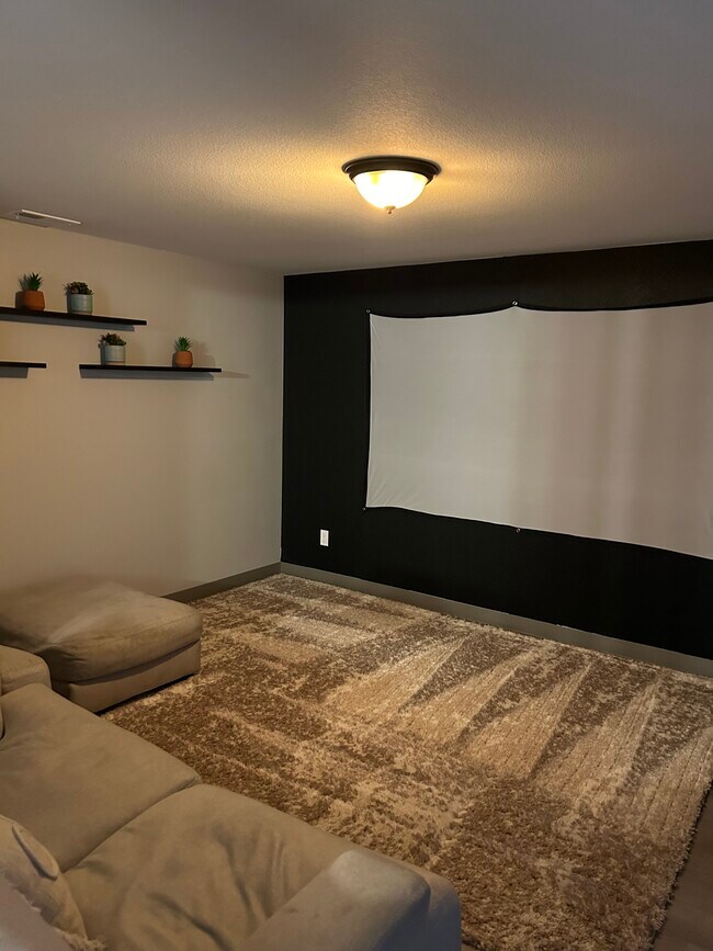 Additional Living Spacing Furnished - 3410 N Cascade Ave