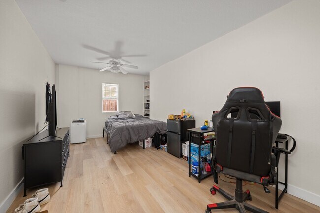 Building Photo - 5 bed/3.5 Bath House - Walk to SDSU!