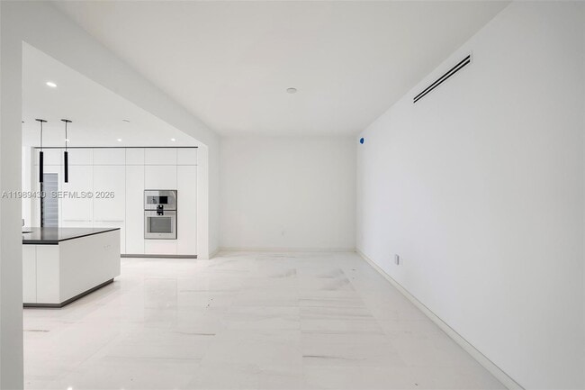 Building Photo - 300 Biscayne Blvd Way